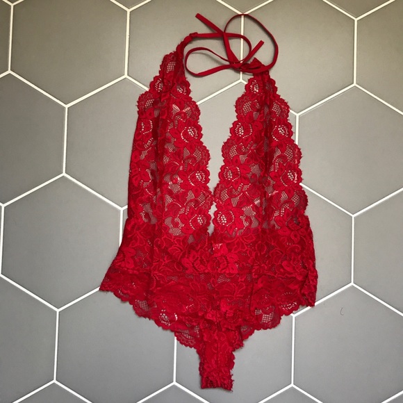 Plus size lace lingerie - Picture 3 of 3